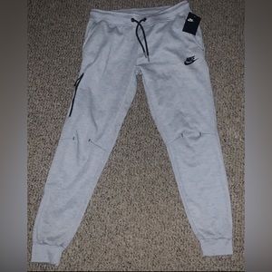 Grey Nike Tech pants men’s small